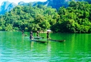 Ba Bể Lake cruise by sampan