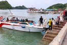 Beo Harbor (Bến Bèo) in Cat Ba