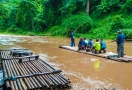 Bamboo raft on Mae Tang river