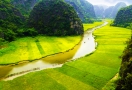 Sampan cruise in Tam Coc (Ninh Binh)