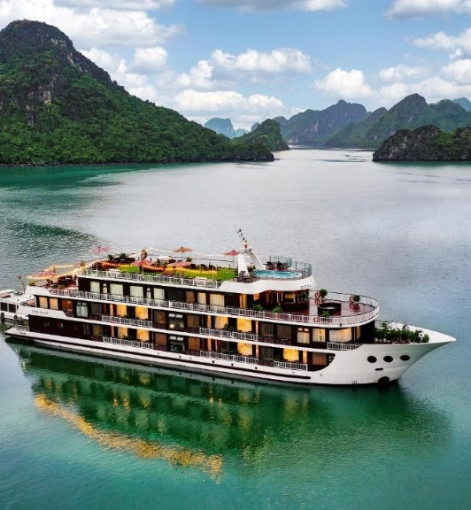 Dora Cruise Boat In Halong Bay - Lan Ha Bay