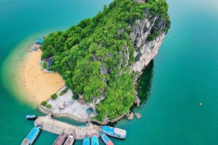 Titop Island - Halong Bay (B, L)