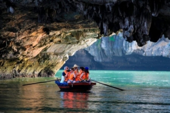 Vung Vieng Village - Bai Tu Long Bay - Hanoi (B,L)