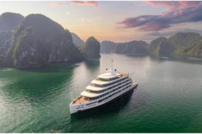 Halong Bay - Sung Sot - Titop Island (L,D)