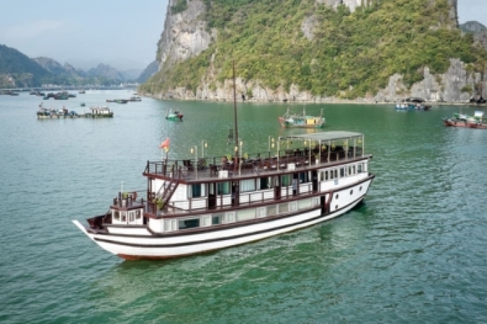 Hanoi - Halong Bay - Cap La Area - Cong Do (L,D)