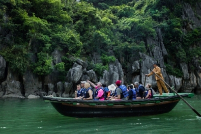 Hanoi - Halong Bay - Lan Ha Bay - Dark & Bright Cave (-, Lunch, Dinner)