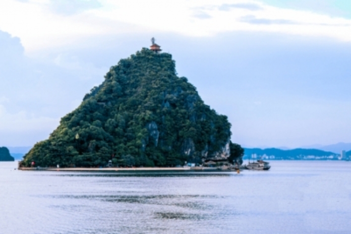 Hanoi - Halong Bay - Sung Sot Cave - Titop Island (-, L, D)