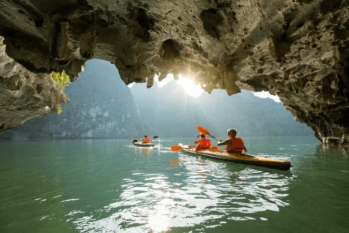 Lan Ha Bay - Trung Trang Cave - Cat Ba Island - Hanoi