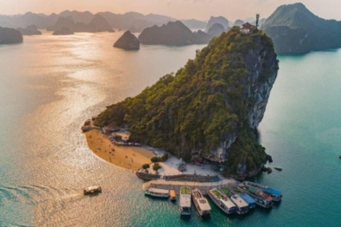 Halong - Tuan Chau Port - Titop Island - Luon Cave (Lunch - Dinner)