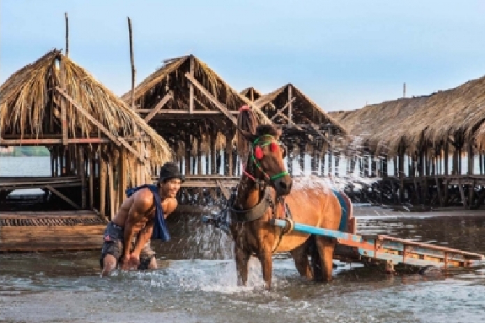 Phnom Penh - Silk Island - Phnom Penh (B,L,D)