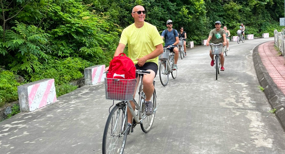 Cycling in Viet Hai ancient village