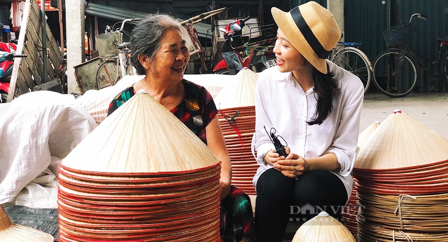 Chuông for conical hats village