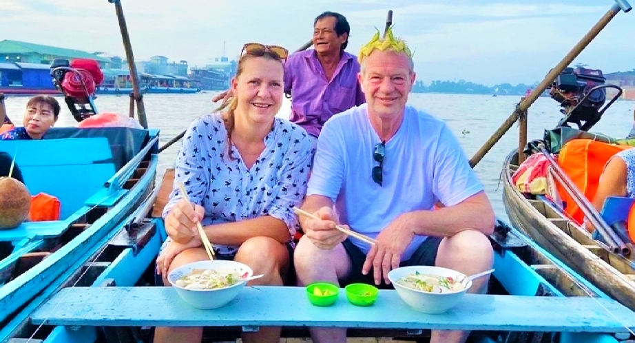 Sampan cruise in Mekong River