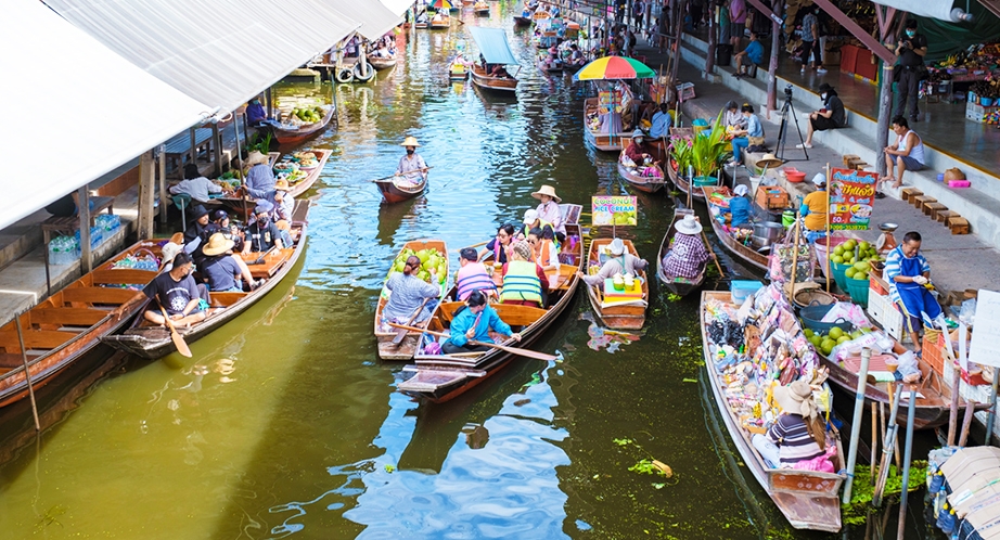 Damnoen Saduak floating market