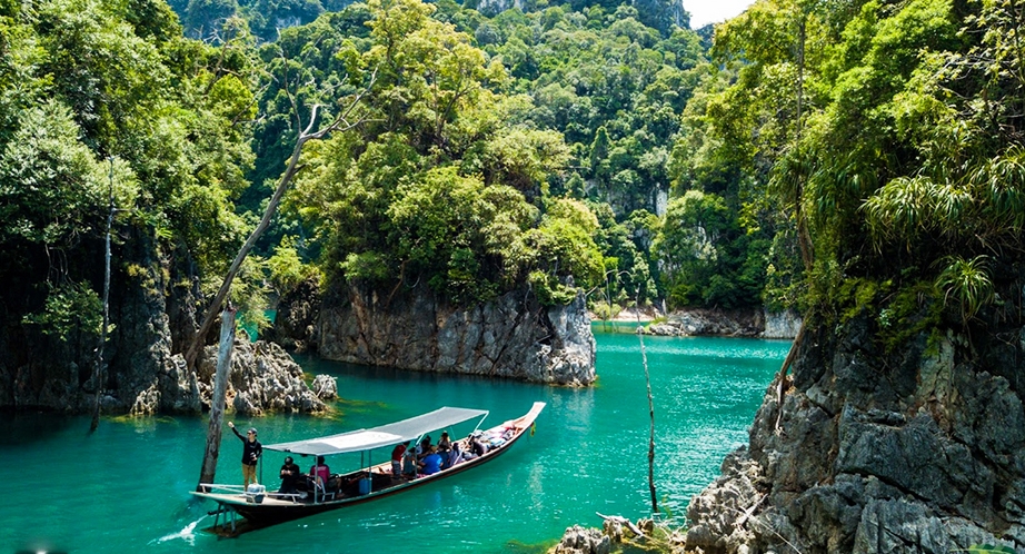 Khao Sok Tour cruise