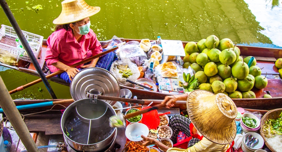 Damnoen Saduak floating market