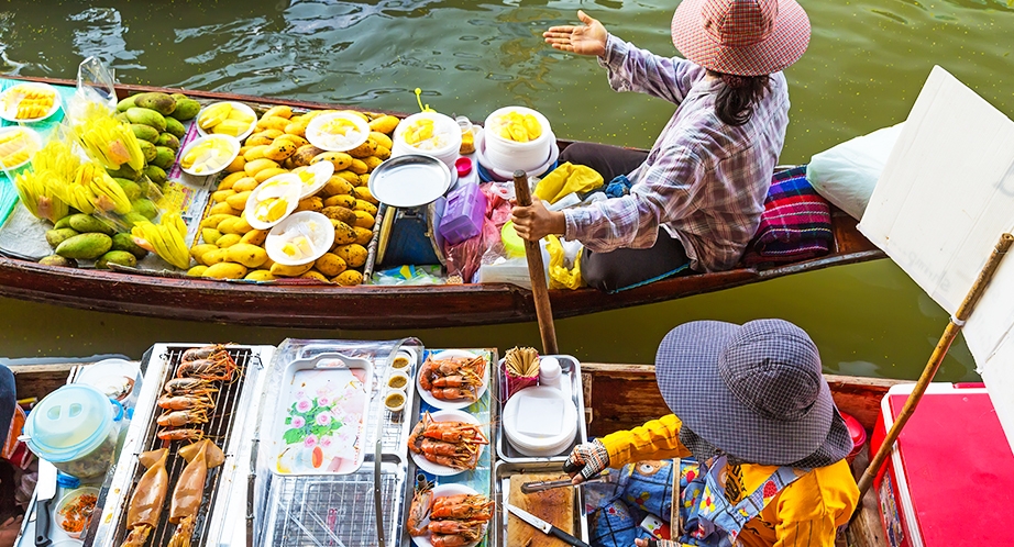 Damnoen Saduak floating market