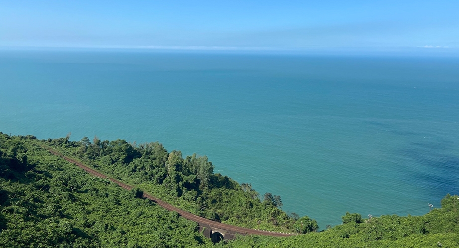 Hai Van Pass between Hue and Da Nang