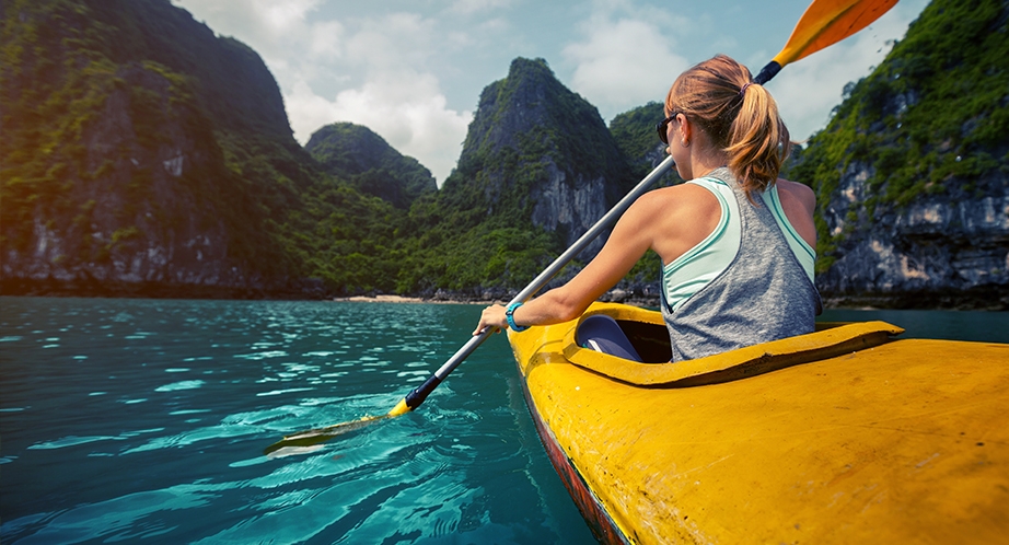 922-kayaking-bai-tu-long-bay