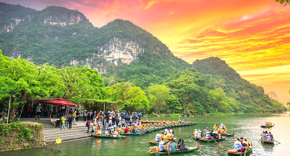 Sampan cruise in Trang An (Ninh Binh)