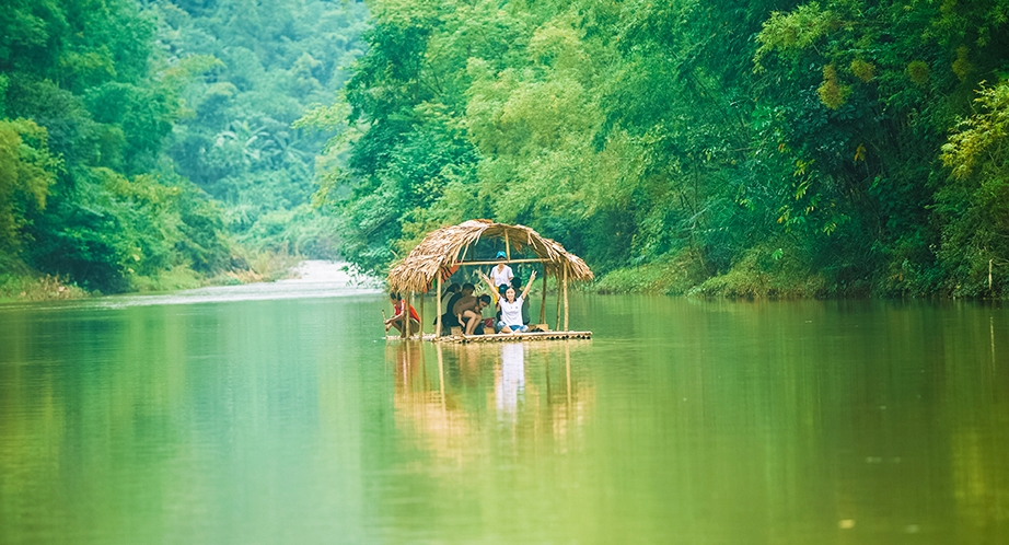 Bamboo river rafting in Pu Luong