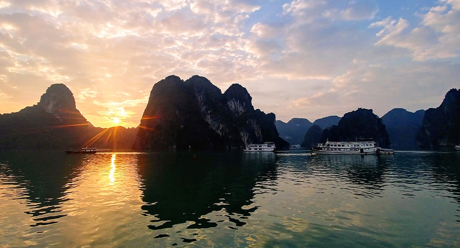 922-halong2-majestic-vietnam-18days