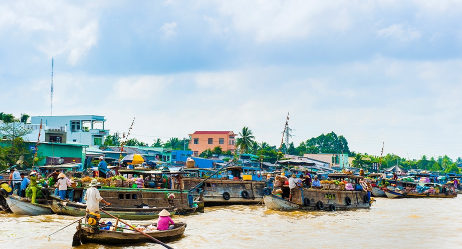 Sampan cruise in Mekong River