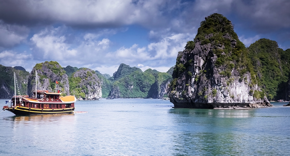 922-halong-remarkable-vietnam-9days