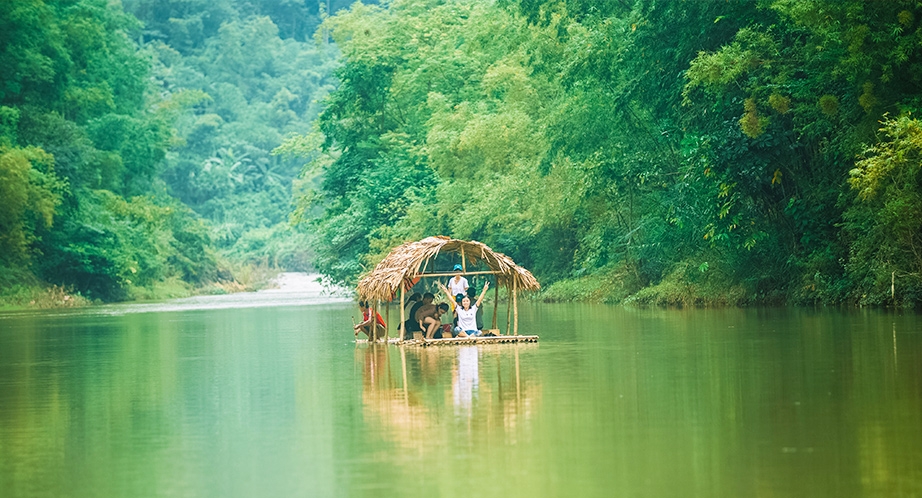 Bamboo river rafting in Pu Luong