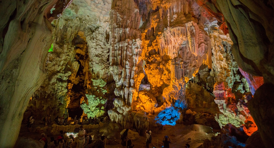 Surprise Cave (Sửng Sốt cave) in Halong Bay