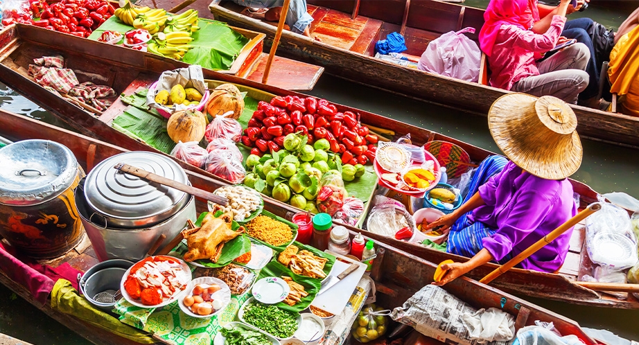 Damnoen Saduak floating market