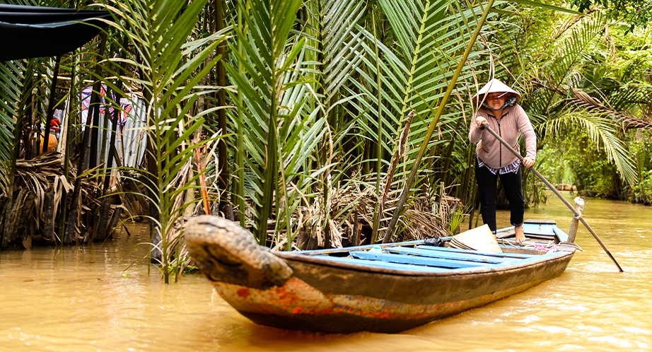 Sampan cruise in Mekong River