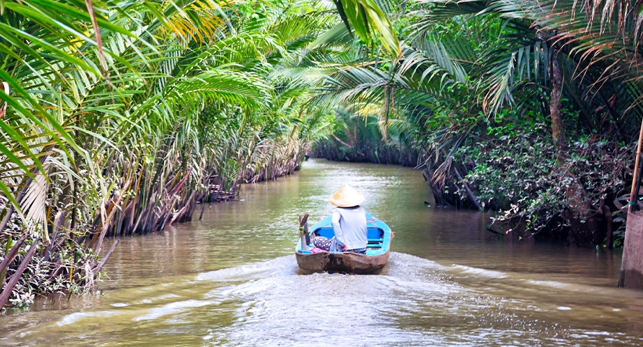 Sampan cruise in Mekong River