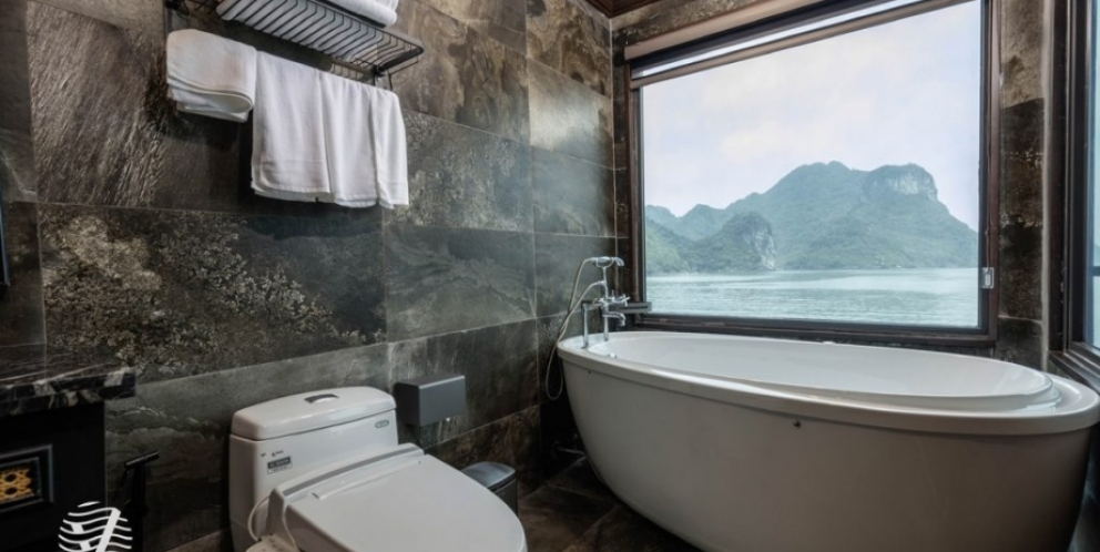 Bathroom with ocean view 