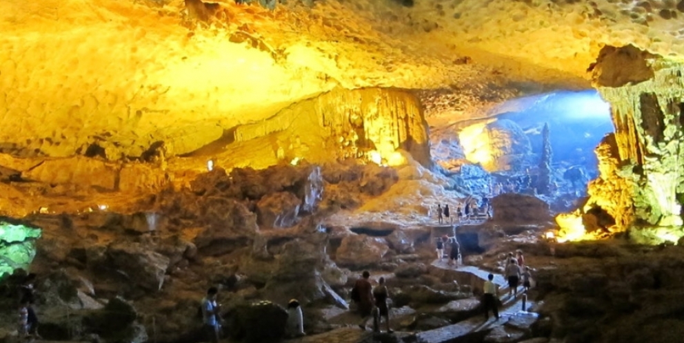 Explore Thien Canh Son Cave 