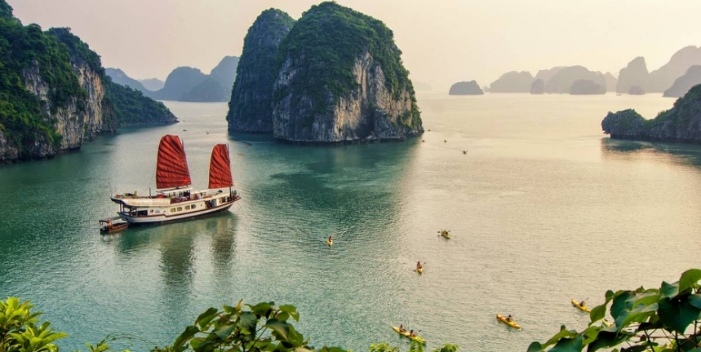 Prince Junk in Bai Tu Long bay 