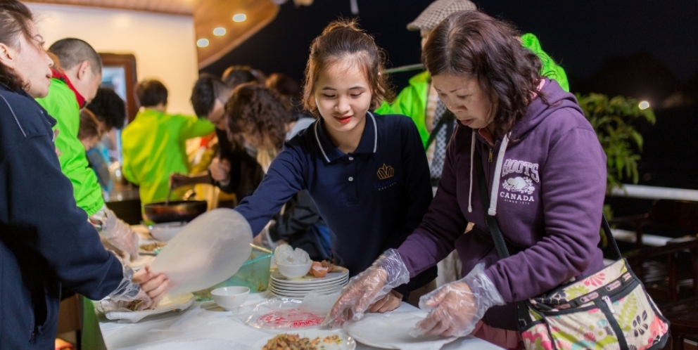 Cooking class offred by Regina Royal cruise 