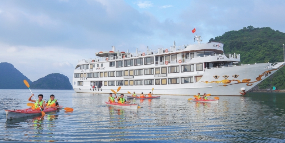 Starlight cruise boat in Halong bay