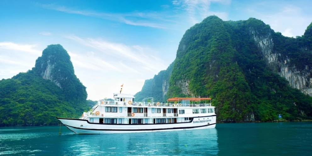 Phoenix Junk cruise 14 cabins in Halong bay