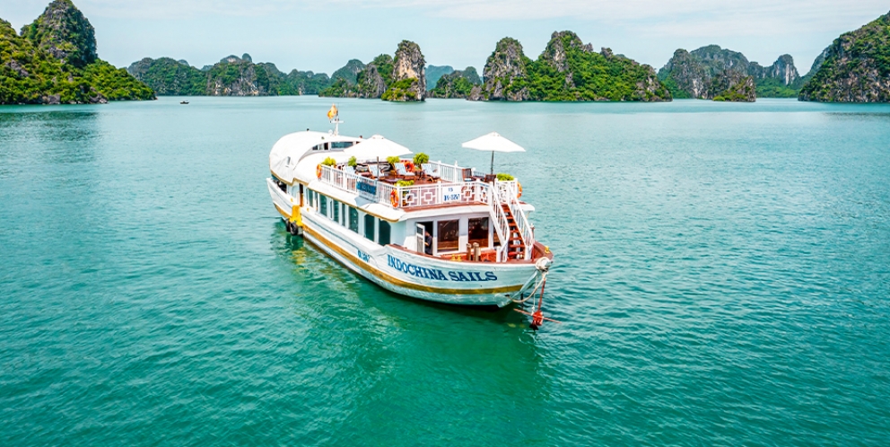 Valentine junk boat cruise Halong Bay