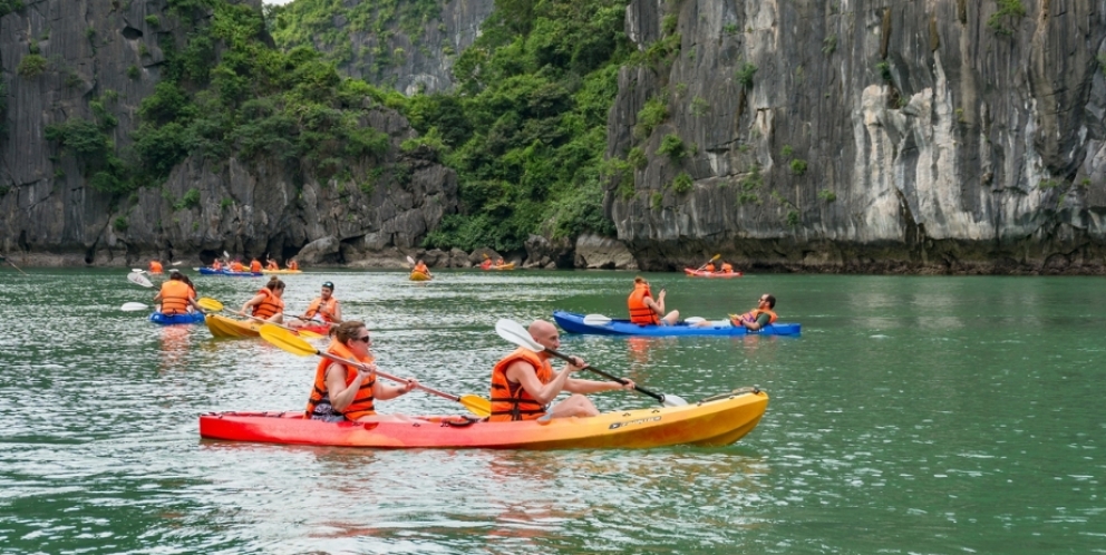 Kayak adventure in Lan Ha bay 