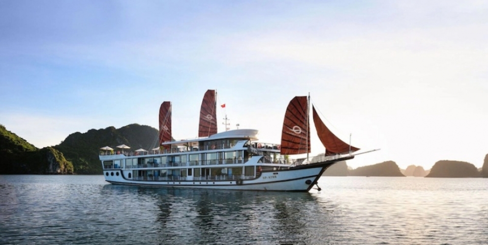 V'Spirit cruise through Halong Bay - Lan Ha bay