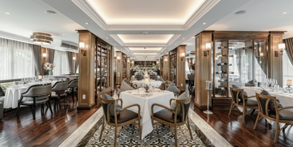 Elegant restaurant on board