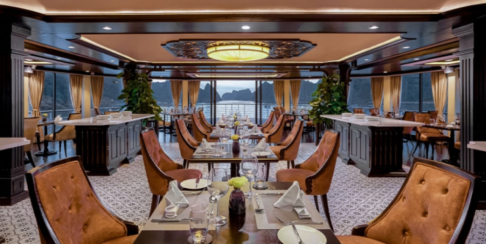 922-restaurant-on-board