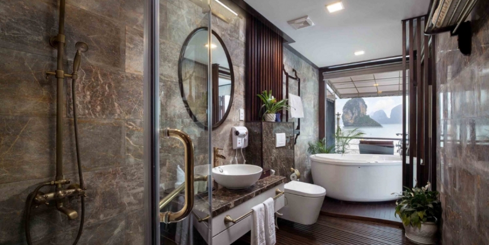 Luxurious bathroom 