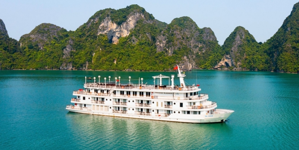 Cruise through classic Halong Bay route 