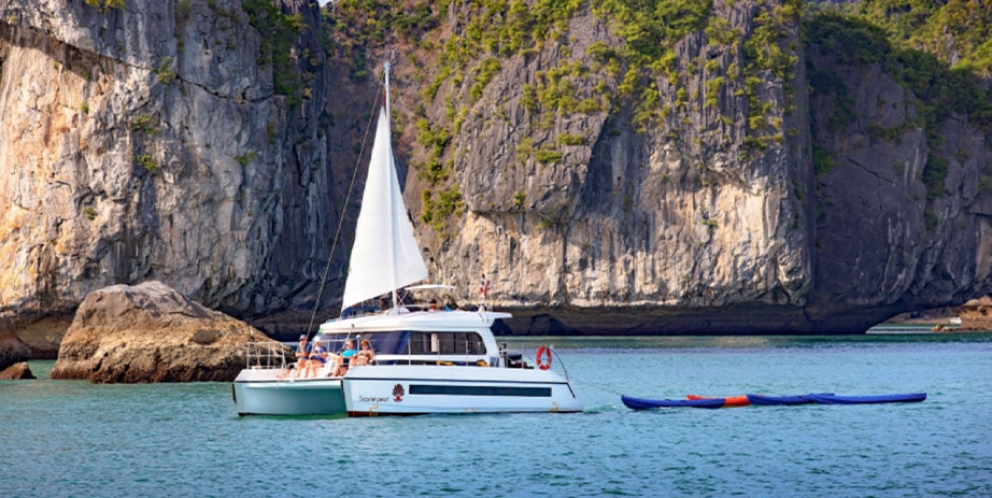 discover-around-by-catamaran