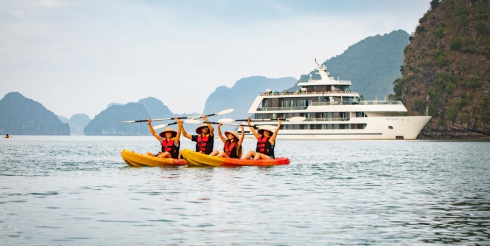 Kayak to Lan Ha Bay 