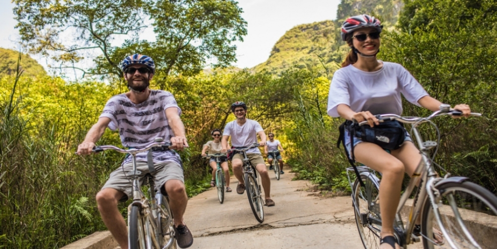 Cycling in Viet Hai village 