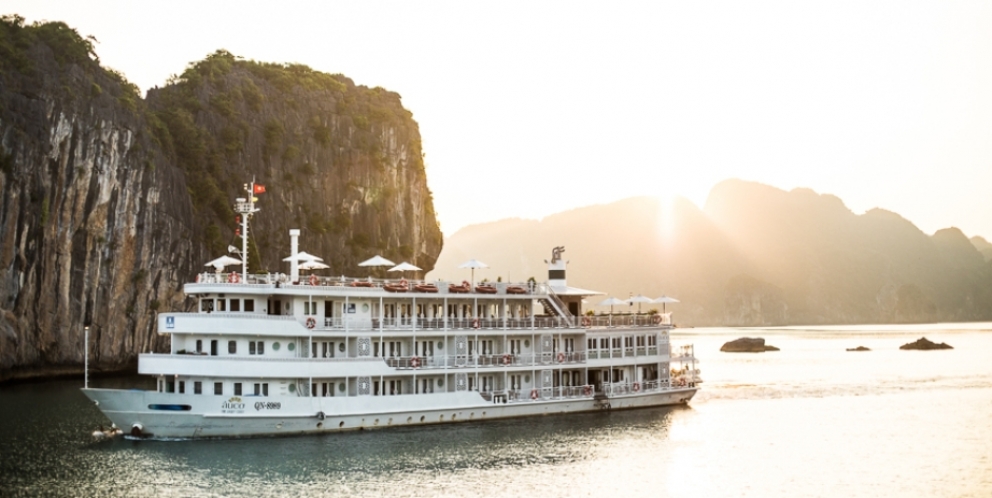 The Au Co cruise boat Halong Bay 